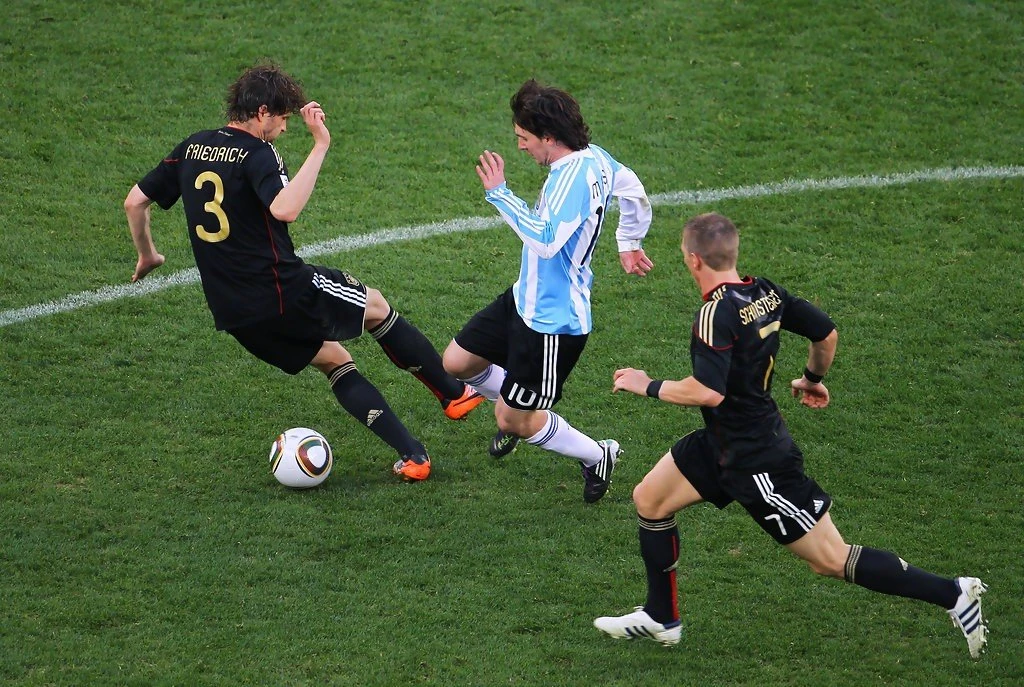 argentinavgermany2010fifaworldcupquartervs6hxvm7y0ux.jpg