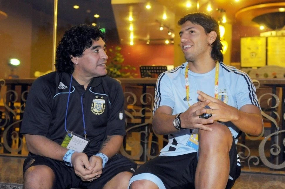 maradona-aguero-301013.jpg