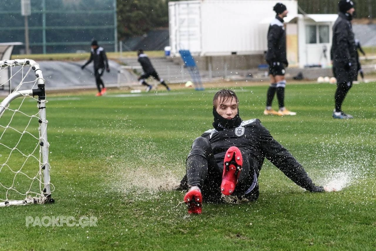 paok-mesimvria-rain-2.jpg
