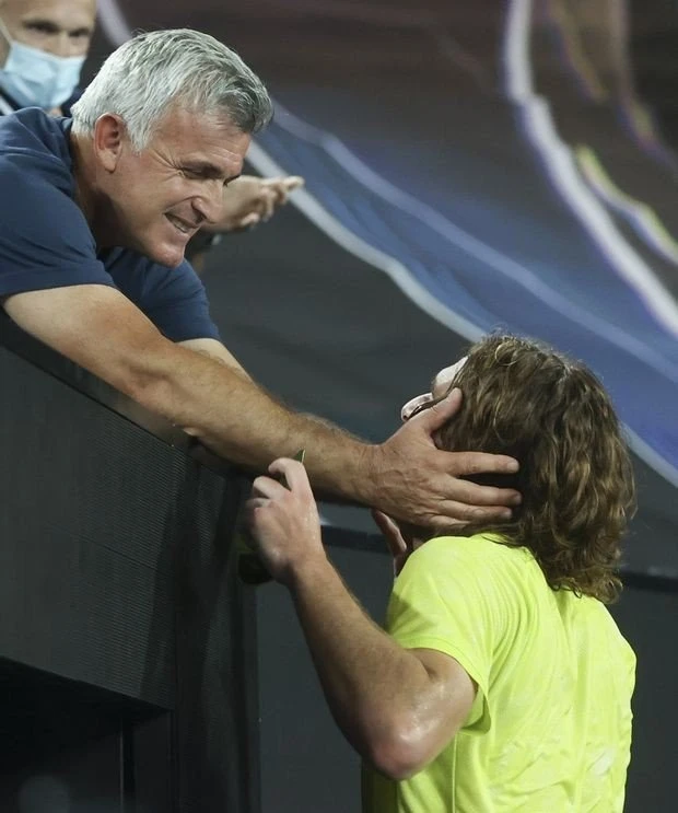 tsitsipas-father.jpg