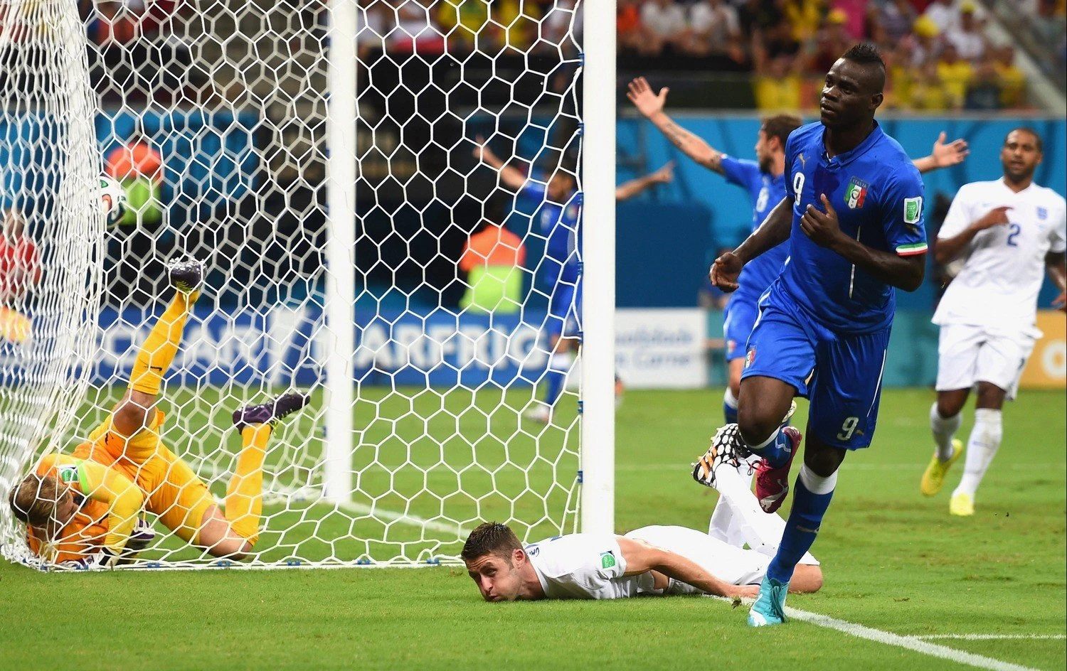 italy-england-balotelli.jpg