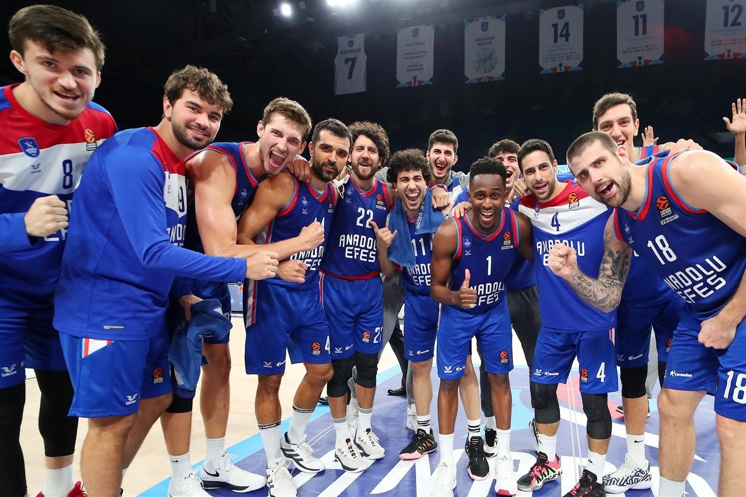anadolu-efes-istanbul-celebrates-eb20.jpg
