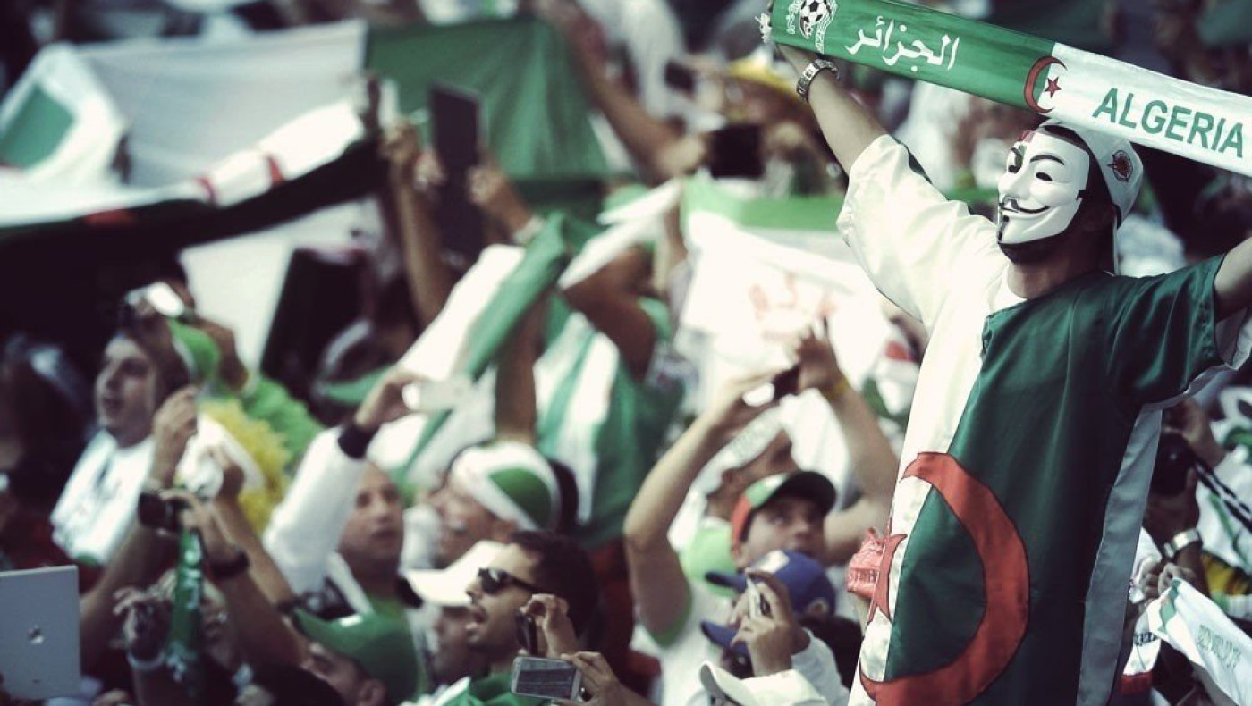 Αστυνομικός ξυλοκοπεί ανελέητα οπαδό της Αλγερίας