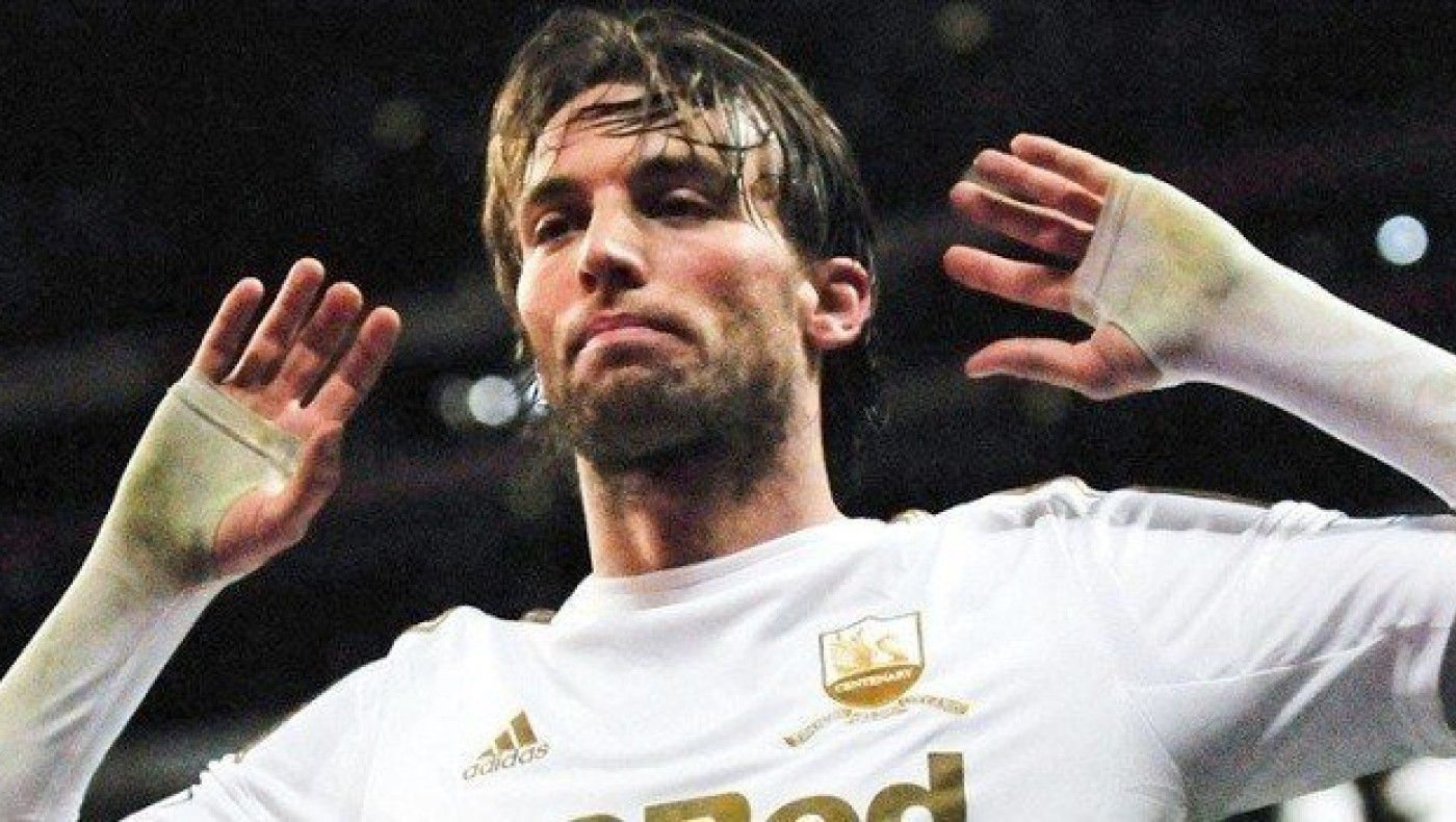 Υπογράφει στη Νάπολι ο Μίτσου