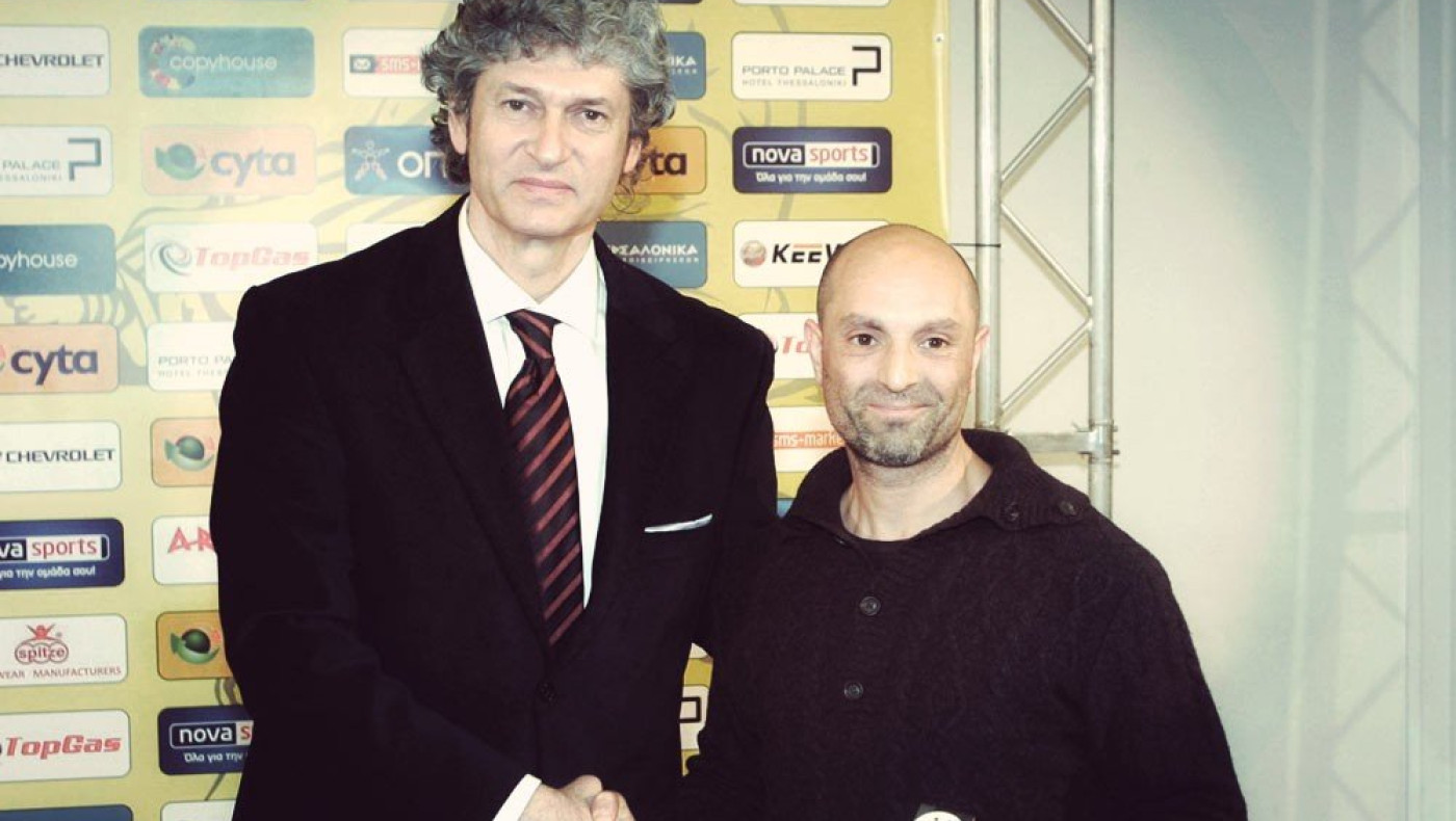 Σήκωσε... μανίκια ο Χάρης Παπαγεωργίου