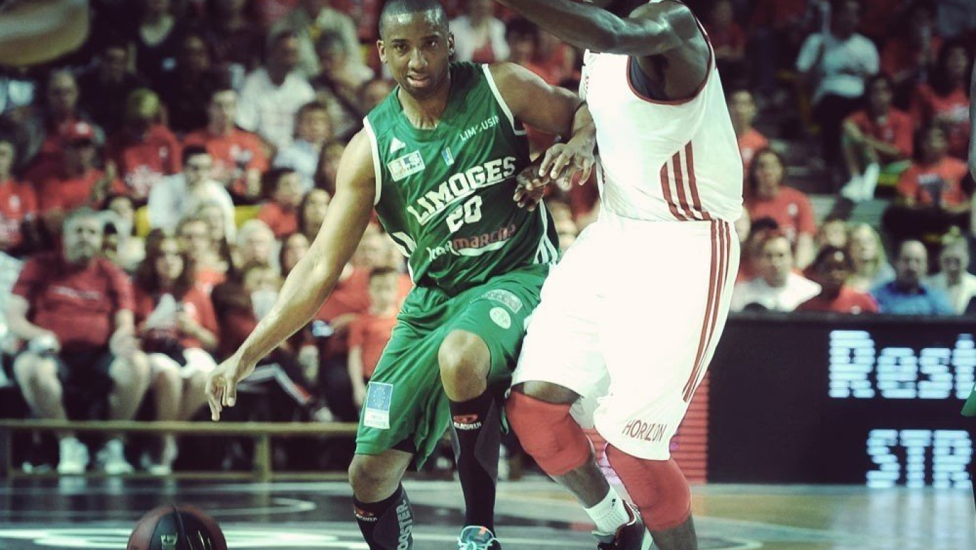 Αγκαλιά με τον τίτλο η Λιμόζ