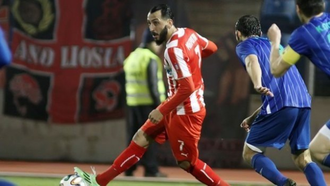 Με μια στραβοκλωτσιά και Μήτρογλου