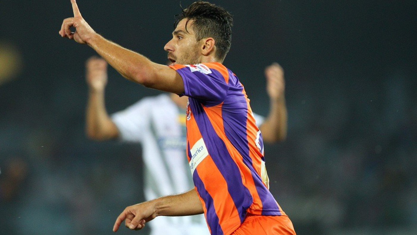 Ο "Ινδός Κατσούρ" μαθαίνει κρίκετ (pics) 