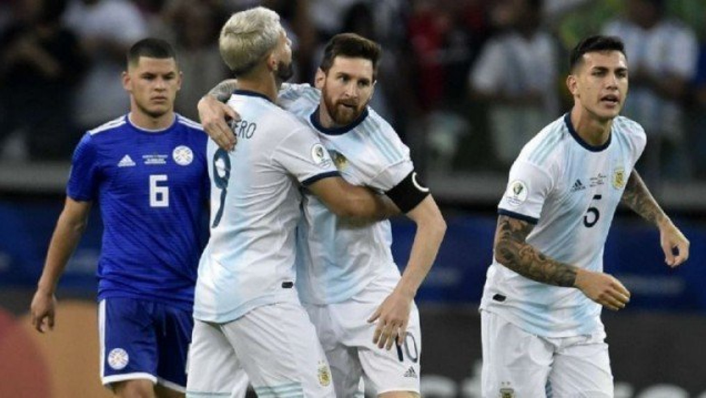 Ξεσάλωσαν όλοι τους                                με τον νταμπλούχο  