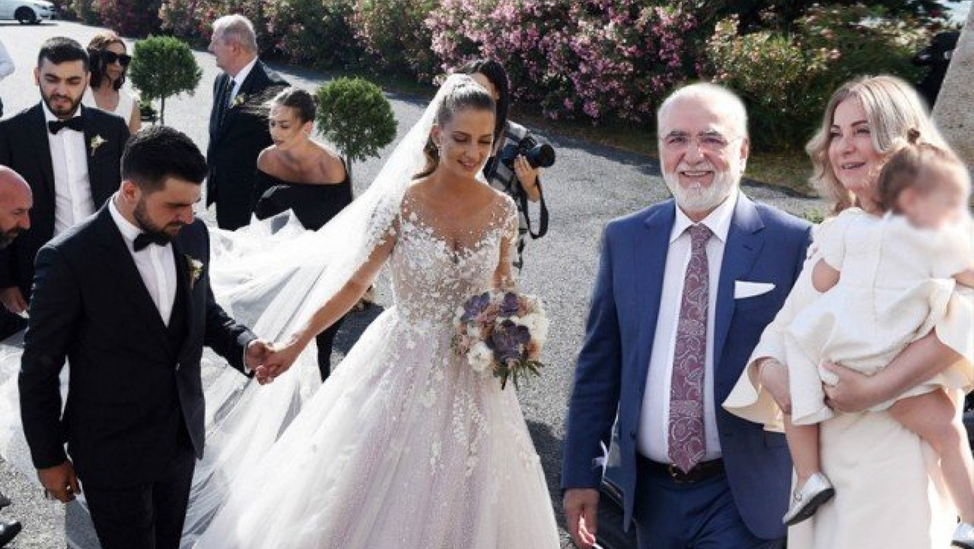 Ο γάμος του Ιωάννη και της Λάουρας και ο συγκινητικός Ιβάν Σαββίδης