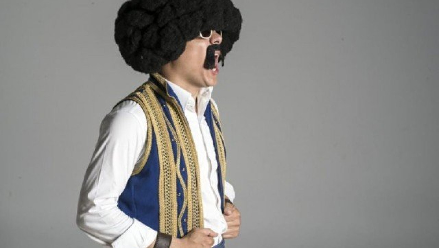 Οργισμένος Χατζηνικολάου                      με Ελληνοφρένεια!