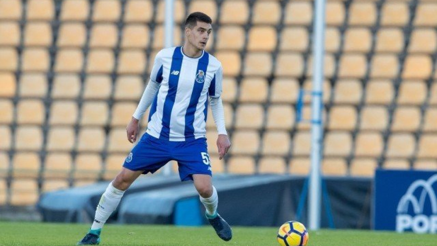 Ψάχνεται για την άμυνά του ο Αγιαξ, μετά τη μεταγραφή Ντε Λιχτ