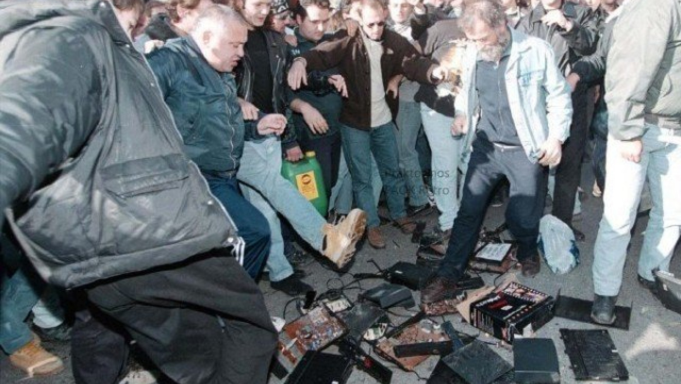 Το κανάλι της μεροληψίας  ασχημονεί     και εξοργίζει