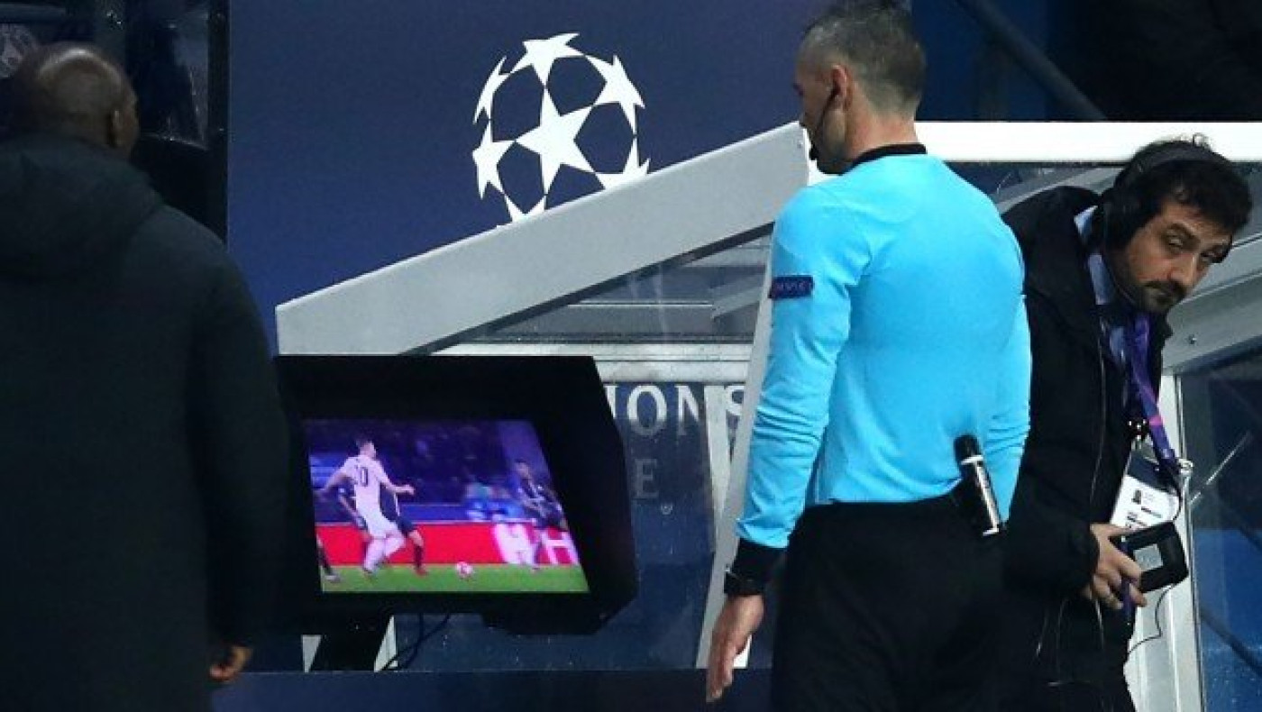 Μέλος της «ΚΕΔ» της UEFA υπέρ VAR, τα «χώνει» για ΑΕΚ, σιγή για ΠΑΟΚ