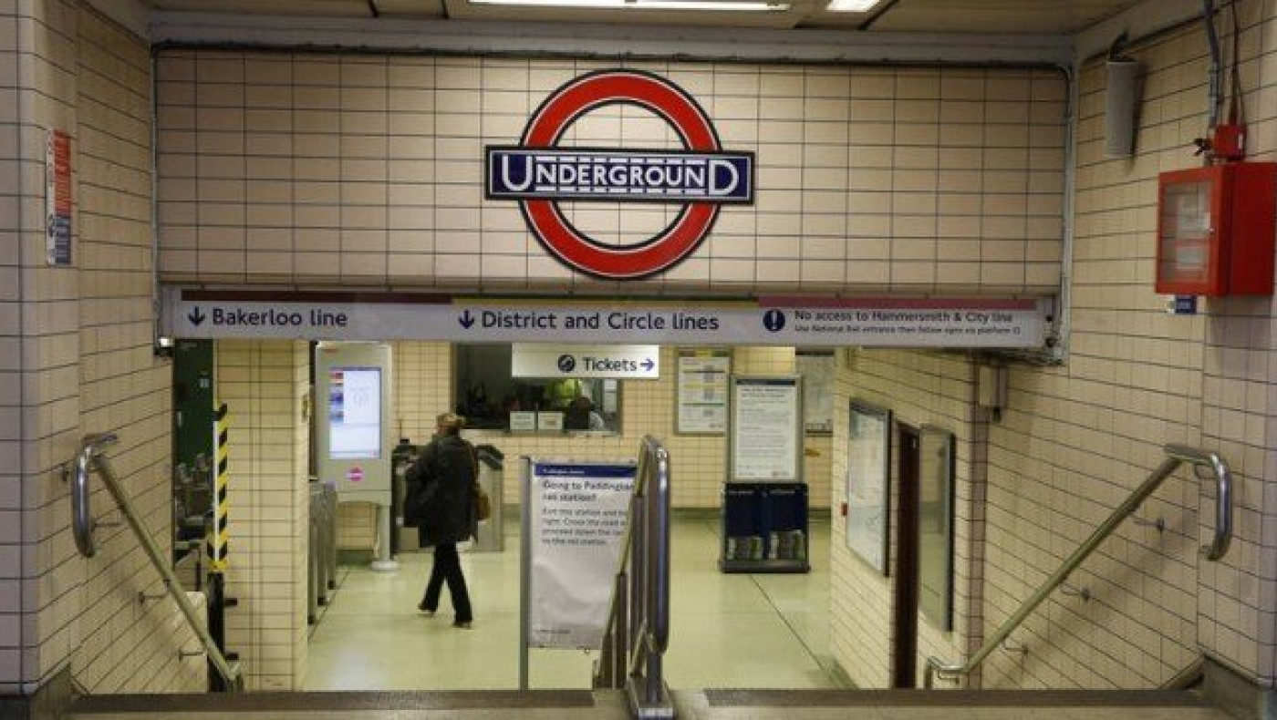 Eργαζόμενος του μετρό στο Λονδίνο έγινε viral για τον πιο απίθανο λόγο