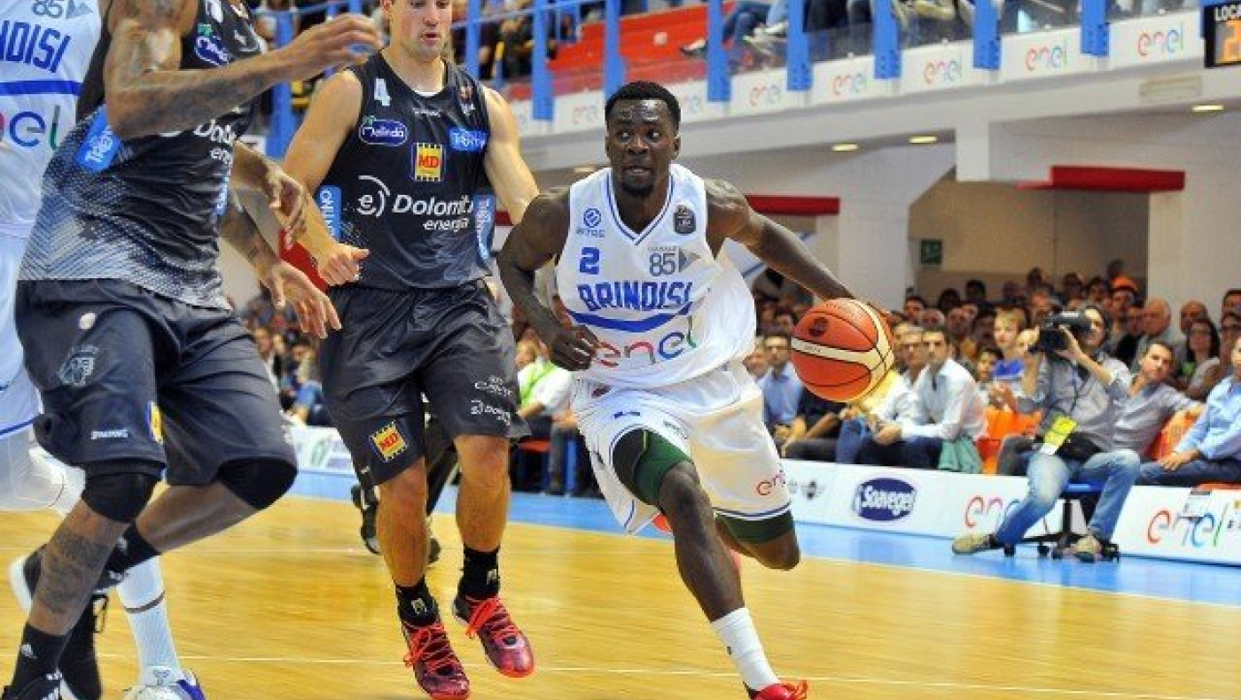 Καταλήγει σε πλέι               μέικερ και φόργουορντ ο Αρης