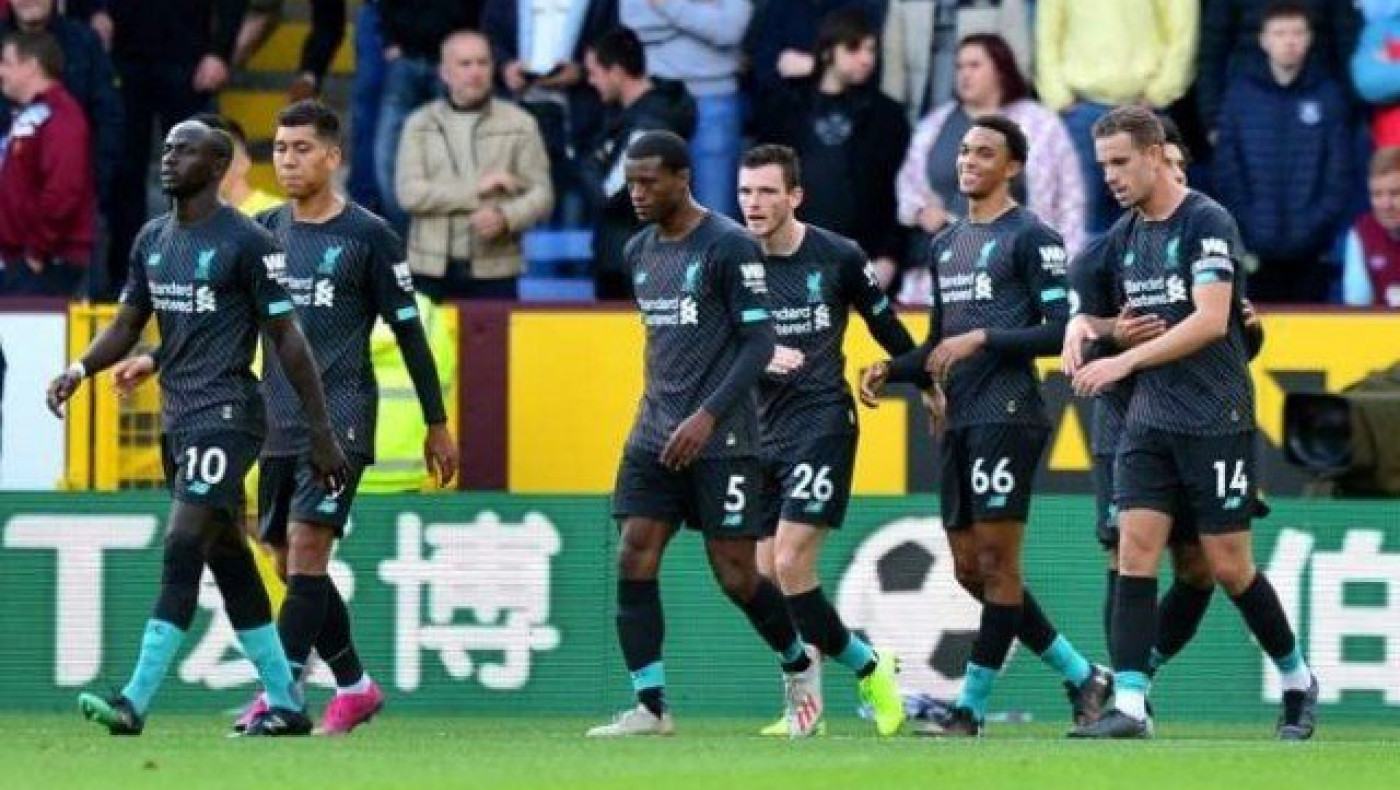 Περίπατος και κορυφή για τη               Λίβερπουλ!