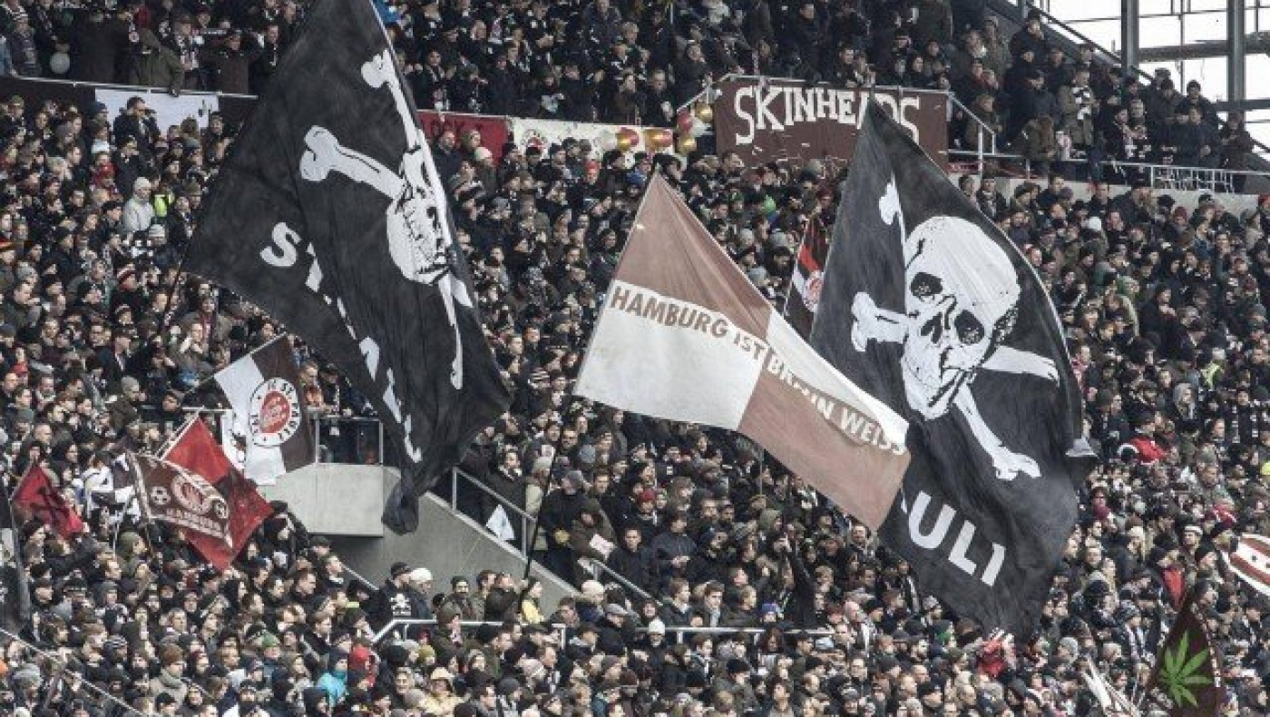 Πανό για τα Εξάρχεια από τους οπαδούς της Ζανκτ Πάουλι (ΦΩΤΟ)