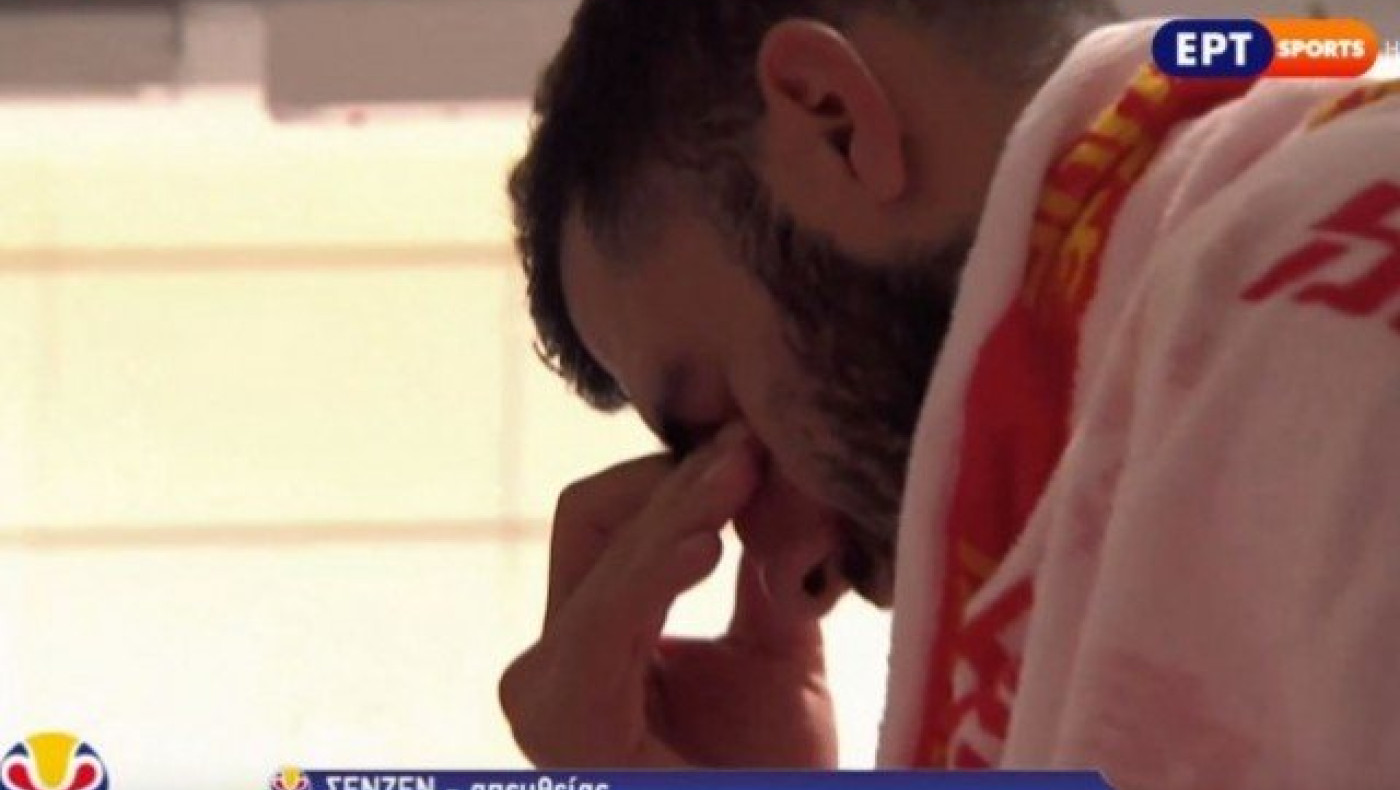 Σκυμμένα κεφάλια στα αποδυτήρια της Εθνικής      (vid)