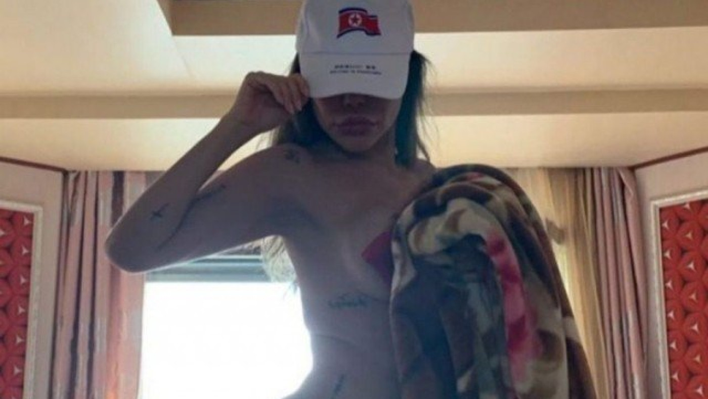 Μπελάδες για Βραζιλιάνα που φωτογραφήθηκε γυμνή  στη Βόρεια Κορέα