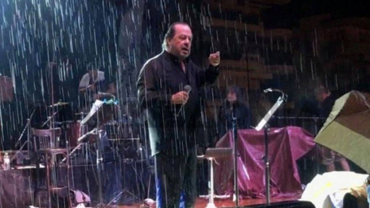 O Γιάννης Πάριος τσακώθηκε σε συναυλία του με τον Δήμαρχο Νεάπολης