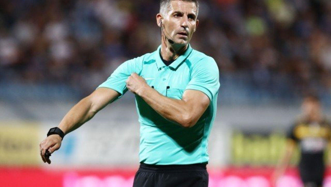 Οι φωνές                                 πριν τη σέντρα