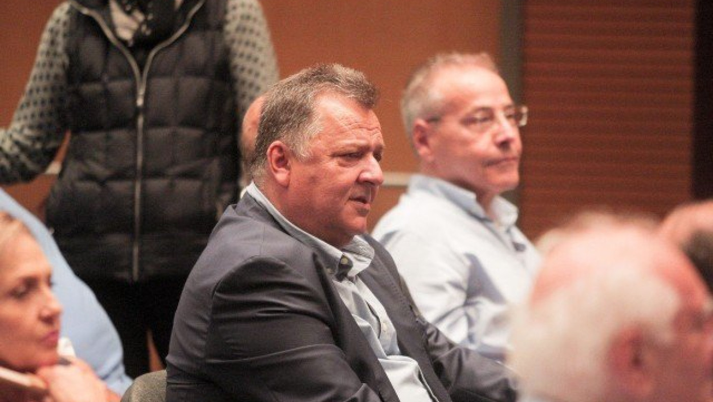 Η                  επανεμφάνιση του Γιάννη Γούμενου!