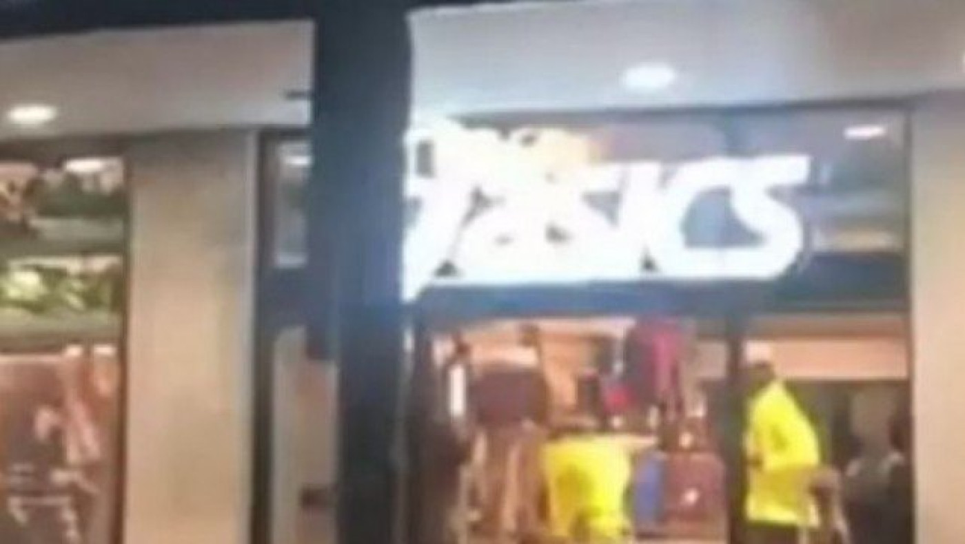 Χάκερ έβαλαν σε οθόνη καταστήματος αθλητικών ειδών να παίζει πορνό