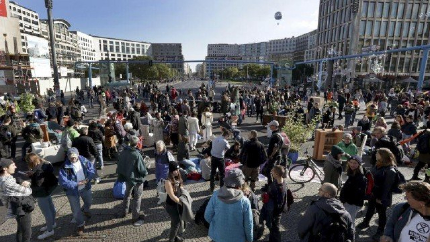 Παραλύει το κέντρο του Βερολίνου από τις συγκεντρώσεις για το κλίμα