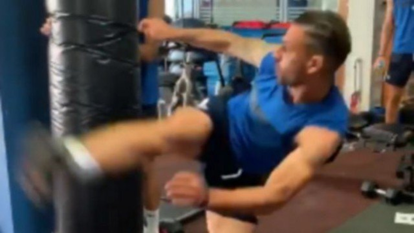 Conor McGregor - Μανούσος                                 σημειώσατε 2