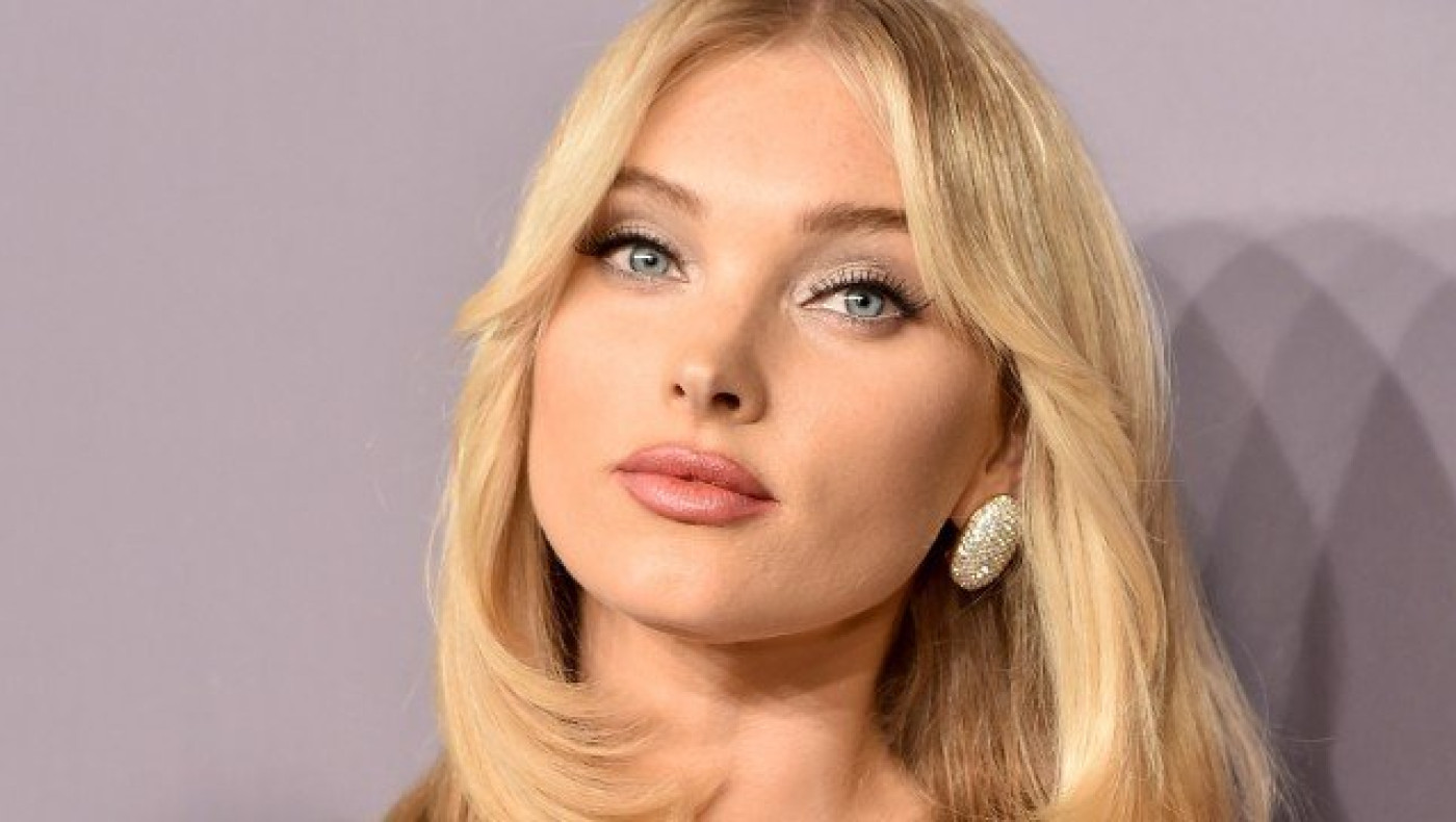 H Elsa Hosk ποζάρει ολόγυμνη αγκαλιά με ένα τεράστιο... φίδι!