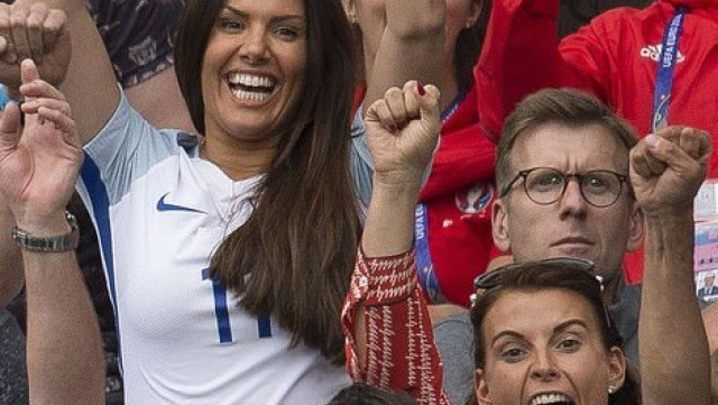 Χαμός στην Αγγλία: Η γυναίκα του Ρούνεϊ «δίνει» τη γυναίκα του Βάρντι!