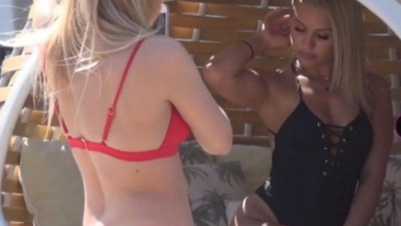 Μύκονος: Μπήκαν μαζί στον καναπέ και προκάλεσαν εγκεφαλικά στην Ψαρρού