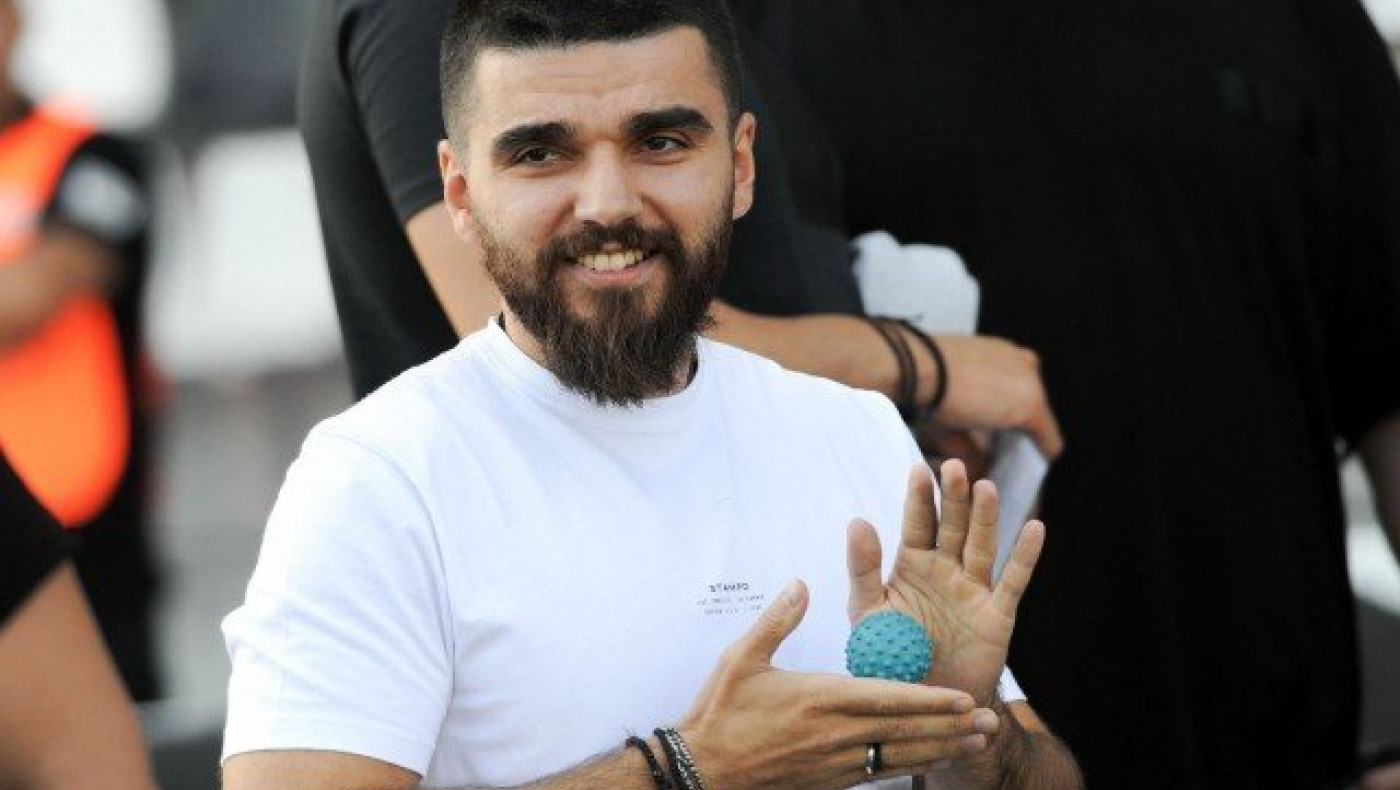 Τρολάρει Καραπαπά και Καρυπίδη ο Γ. Σαββίδης     (pic)