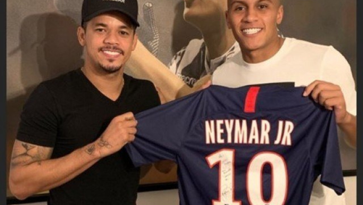 Το ιδιαίτερο δώρο του                          Νεϊμάρ στον Ζαμπά (pic)