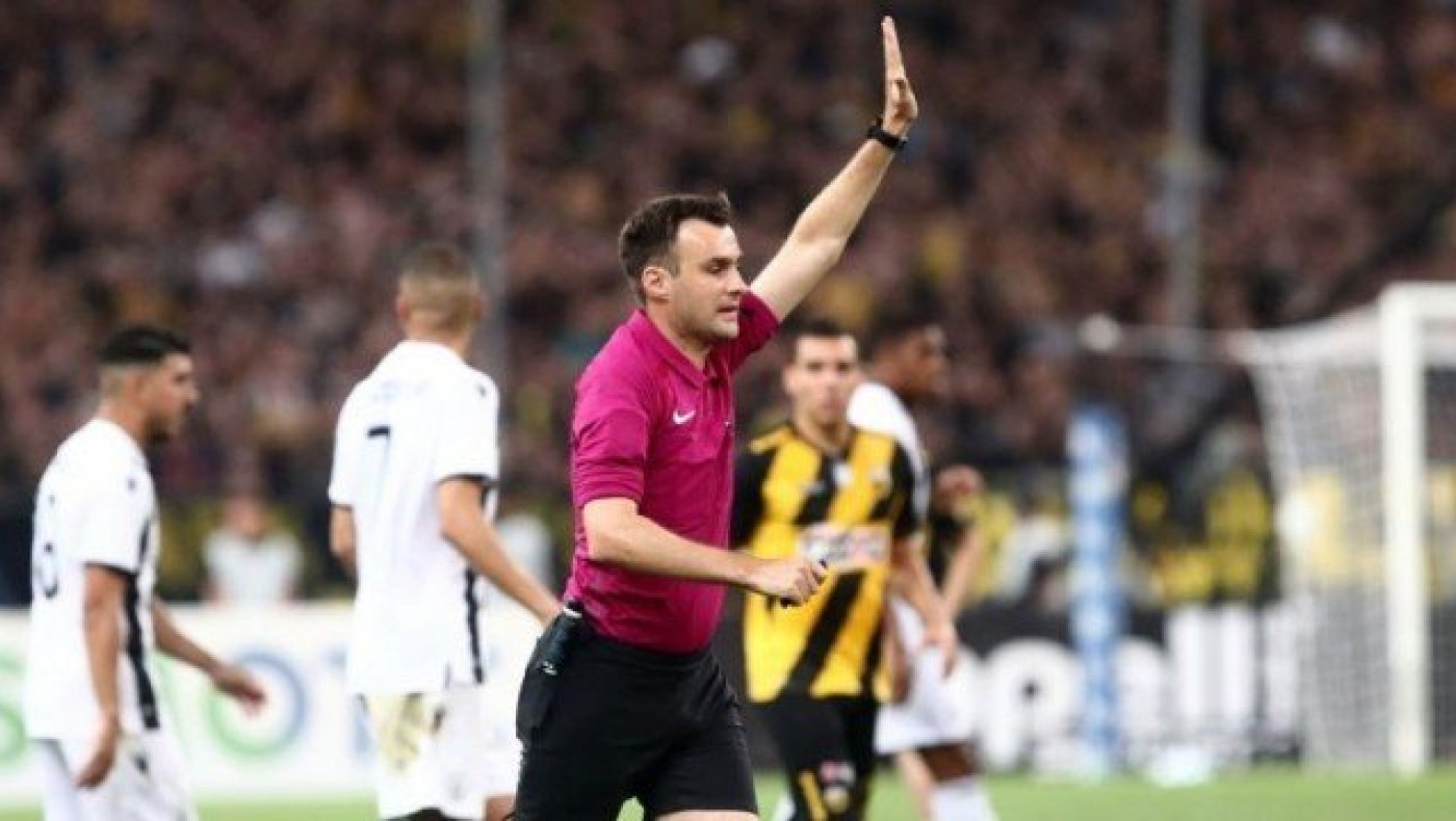 Ελληνες και ξένοι ναυαγοσώστες για την... χάρτινη πρωταθλήτρια