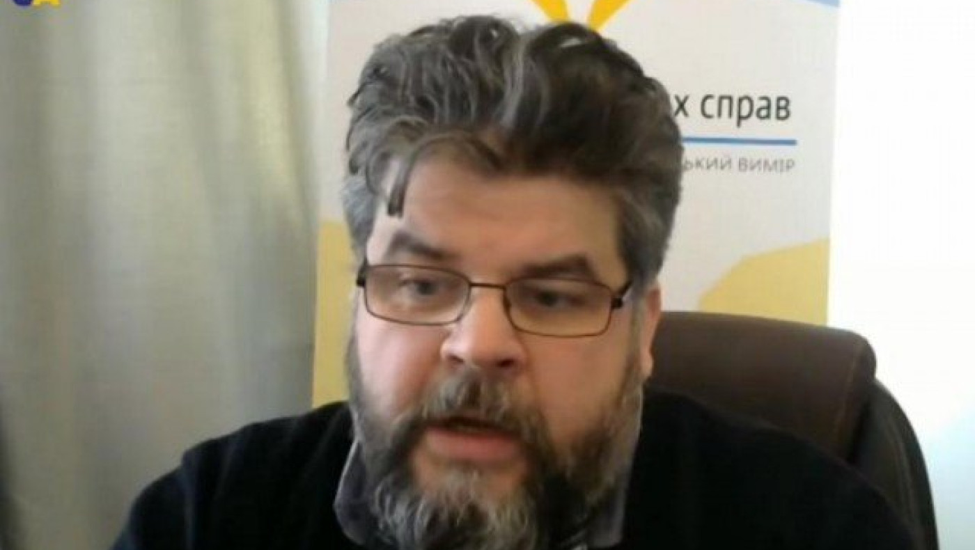 Βουλευτής έκλεινε ραντεβού με ιερόδουλη μέσα στο κοινοβούλιο!