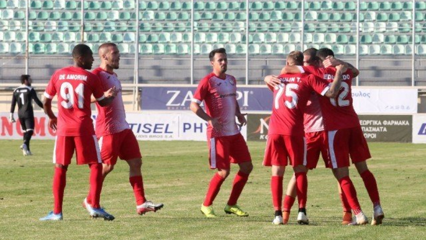 Στη μάχη του Κυπέλλου ομάδες της        Super League 1