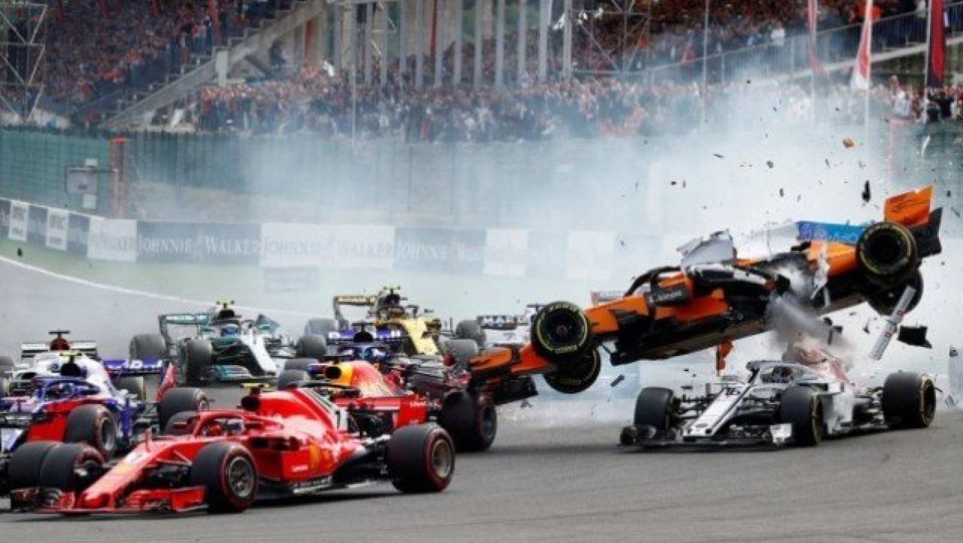 Νέα παρωδία στη Ferrari: Ο Λεκλέρκ χτύπησε τον Φέτελ