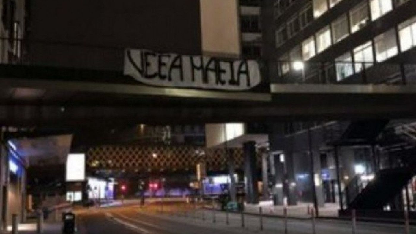 Θραύση στους οπαδούς του Αγιαξ το «UEFA Mafia» (pics)