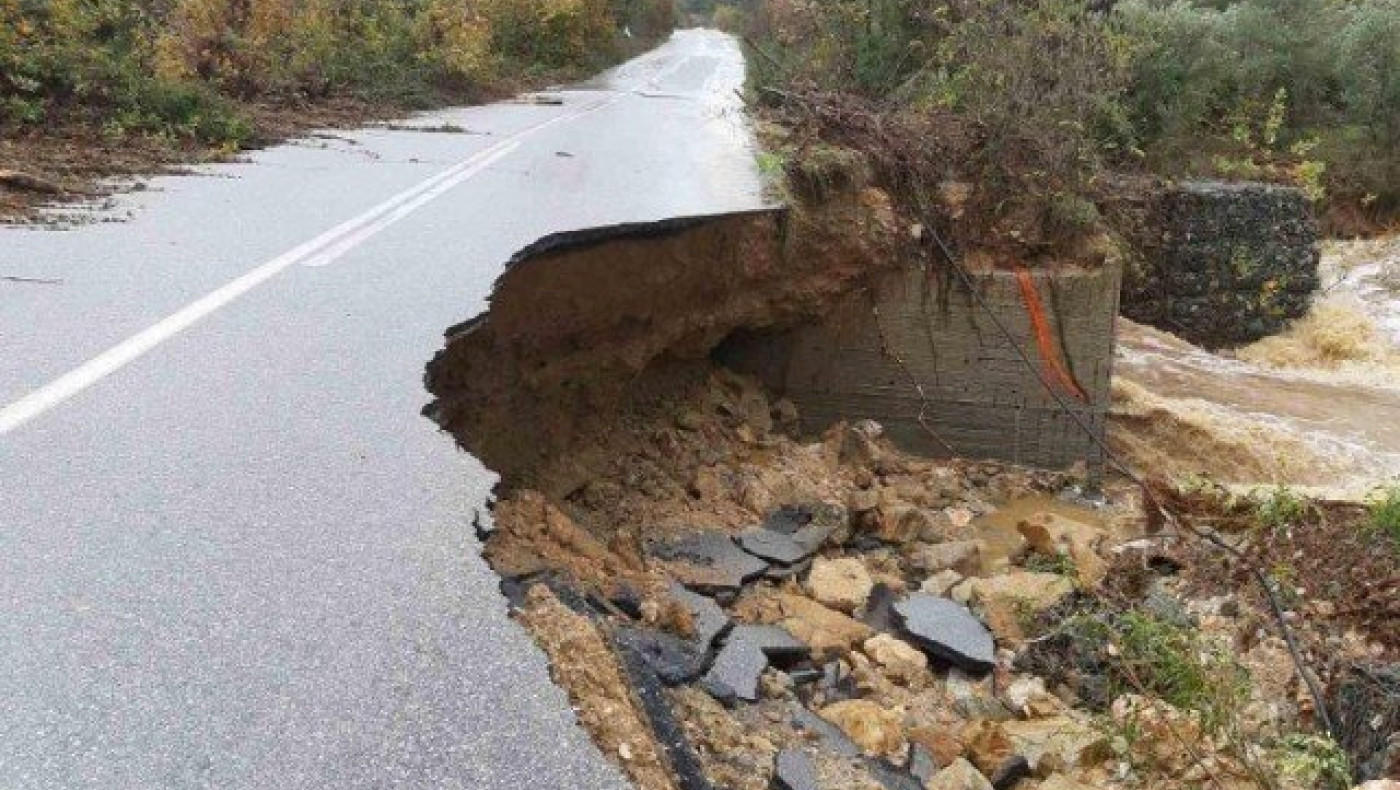 Υποχώρησε το οδόστρωμα σε περιοχή της Χαλκιδικής λόγω της κακοκαιρίας
