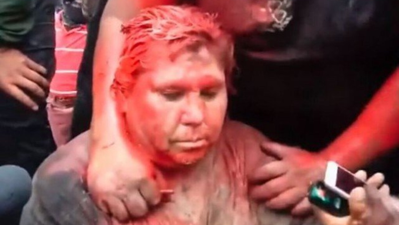 Κούρεψαν και έσυραν ξυπόλητη μια δήμαρχο   στη Βολιβία (ΒΙΝΤΕΟ)