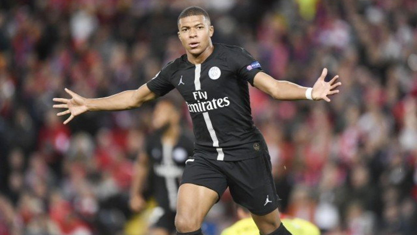 Στο κόλπο για                                  Εμπαπέ και η Λίβερπουλ