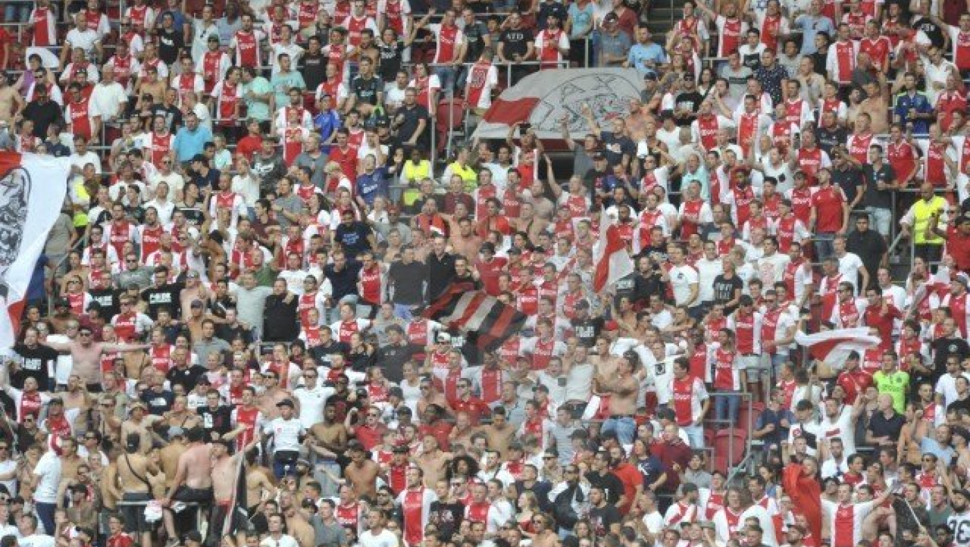 Γέμισαν το Λονδίνο με πανό κατά της UEFA οι φίλοι του Αγιαξ (pics)