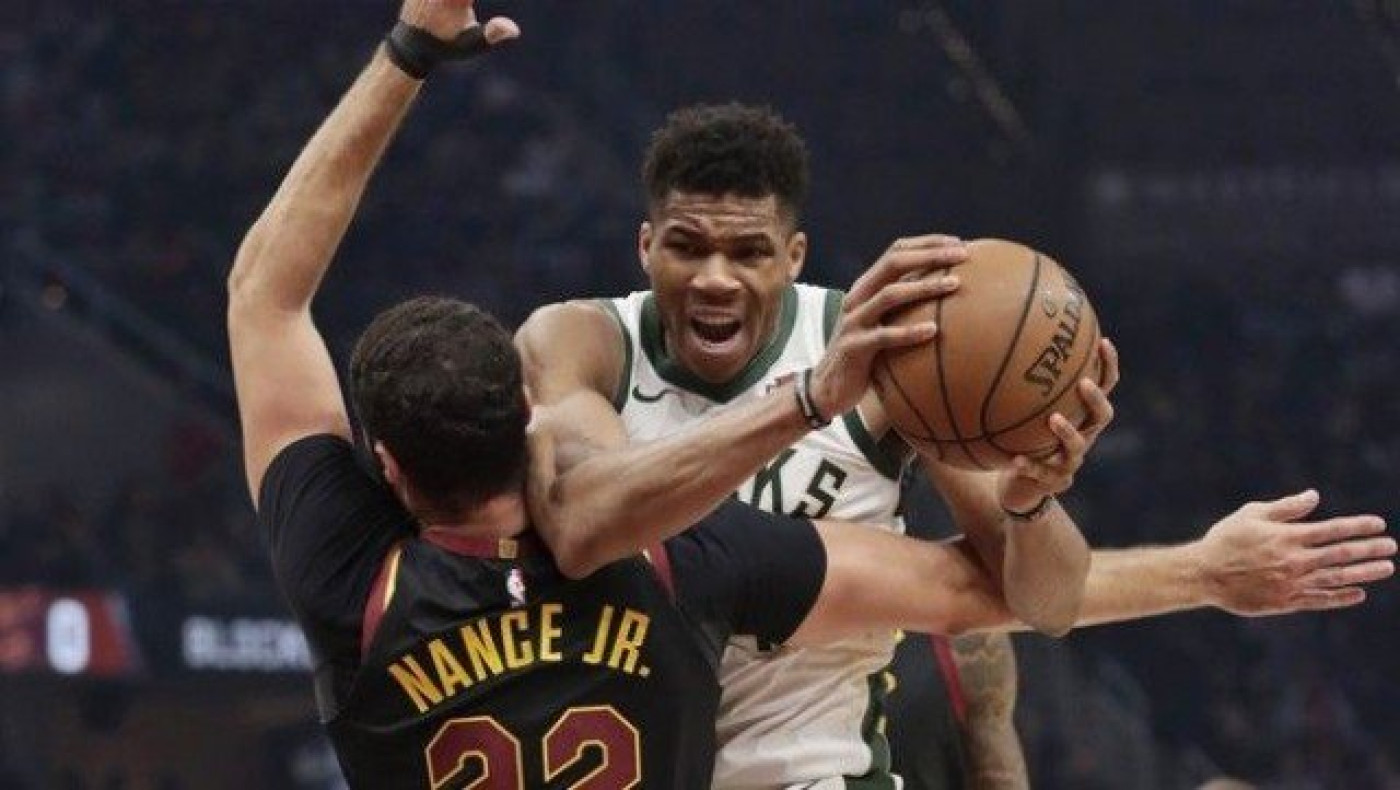 One man show Γιάννη και δέκατη σερί νίκη οι Μπακς (videos)