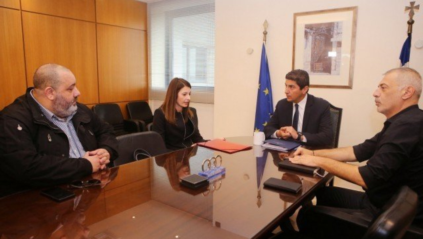 Εκθετος θεσμικά ο Αυγενάκης από τη συνάντηση       με Ολυμπιακό