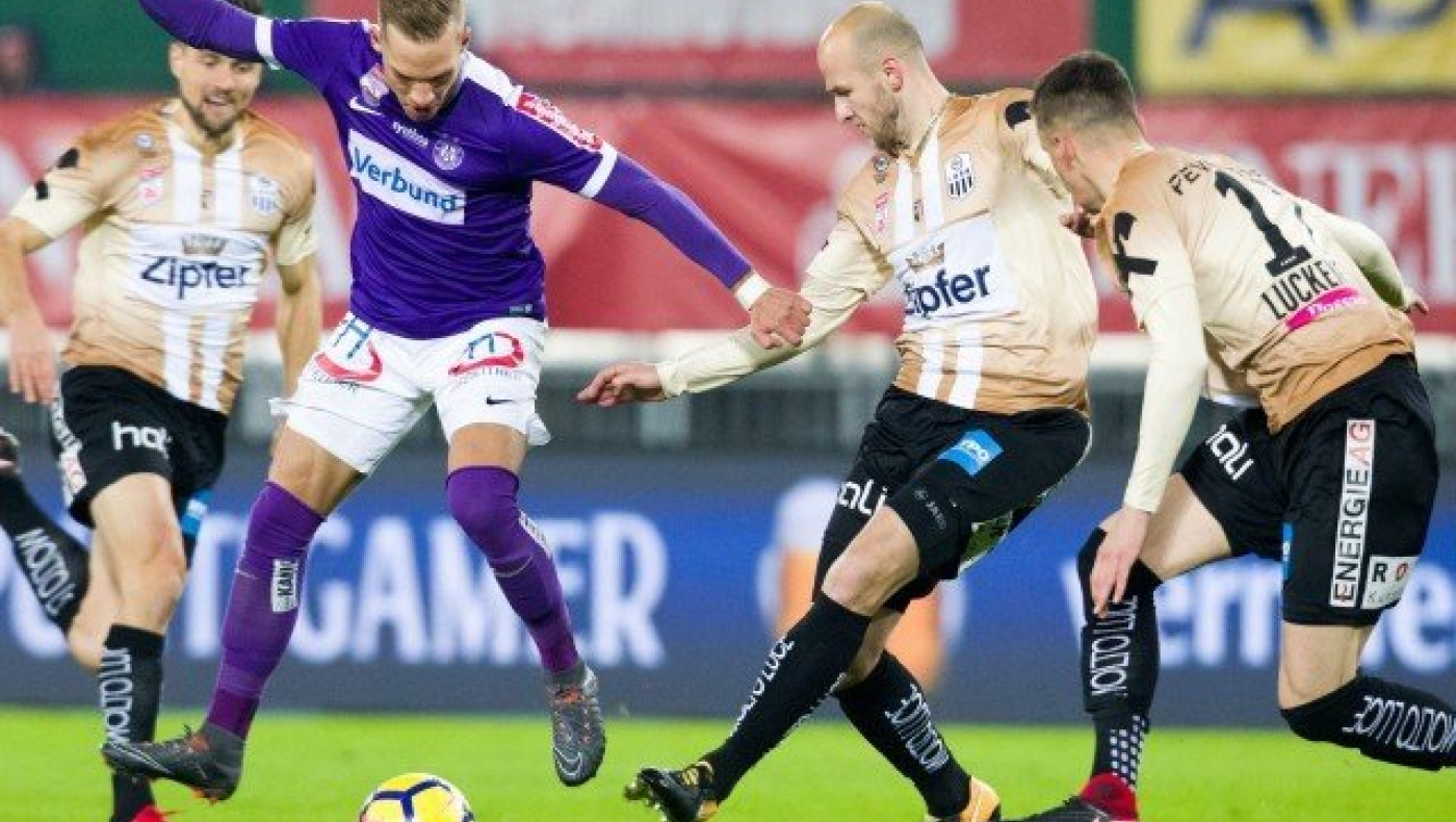 Η Ρόζενμποργκ είναι                     σε διακοπές…..