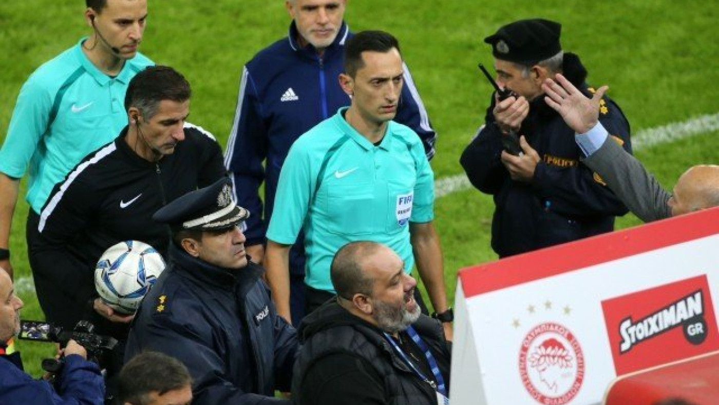 ΑΠΙΣΤΕΥΤΟ: Μπούκα ανθρώπων του Ολυμπιακού στα αποδυτήρια των διαιτητών