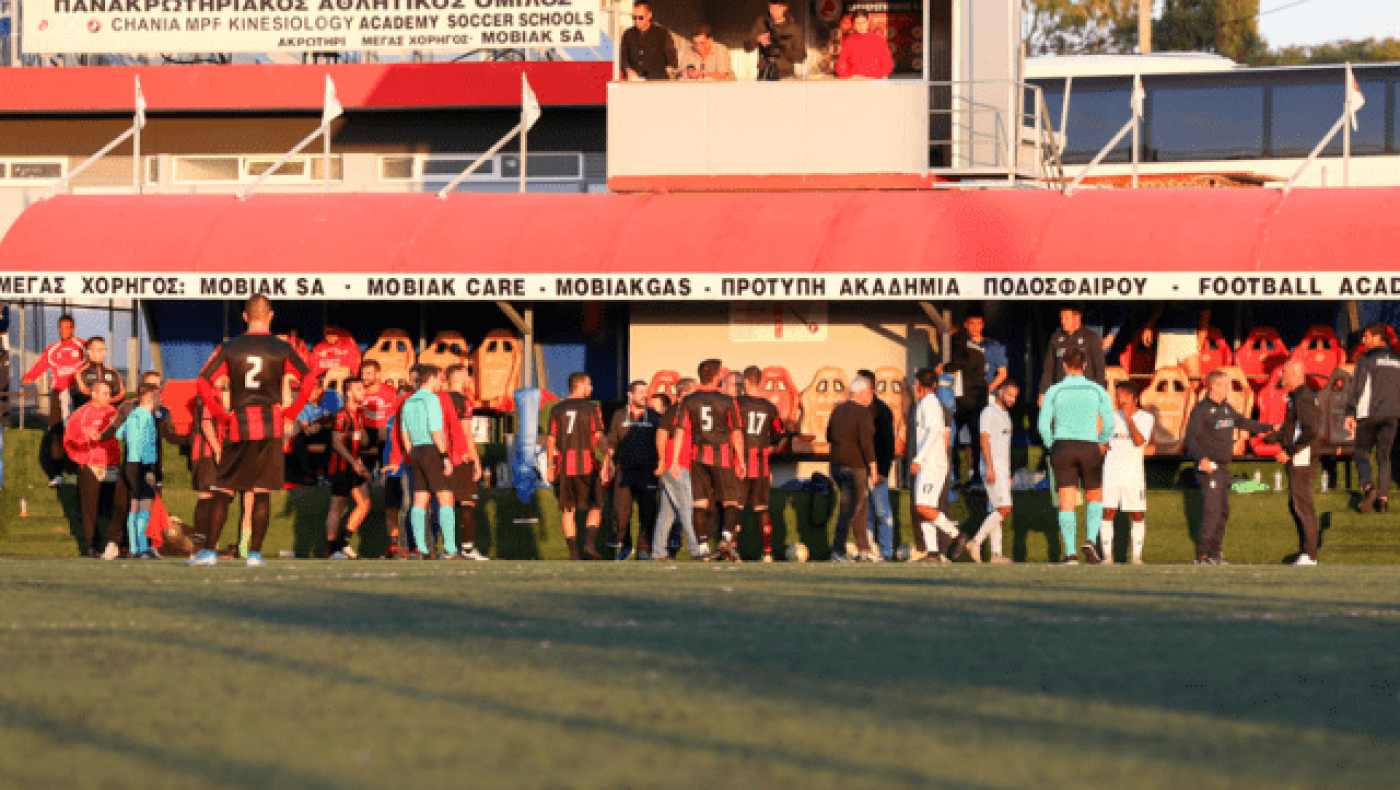 Χαμός στην Κρήτη: Προπονητές παραλίγο να πιαστούν στα χέρια (vid)