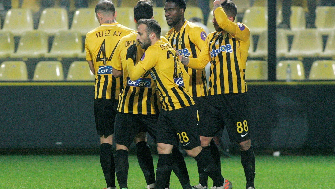 Θερμομέτρηση οι παίκτες του Άρη πριν το ματς με τον ΟΦΗ